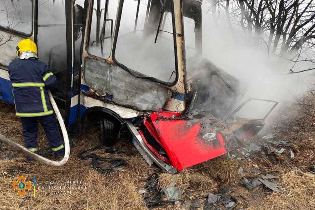 Водитель ВАЗа от полученных травм погиб на месте Водитель ВАЗа от полученных травм погиб на месте