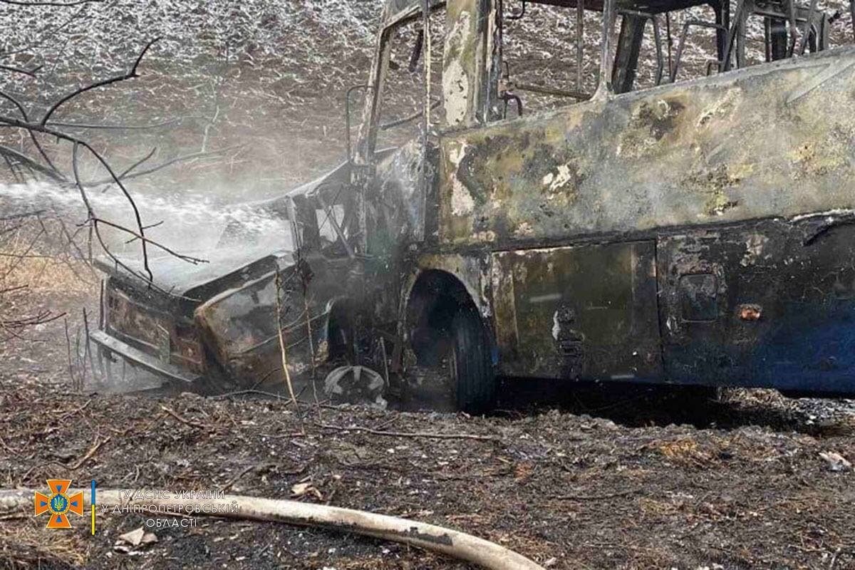 В салоне маршрутки, помимо водителя, было 10 пассажиров В салоне маршрутки, помимо водителя, было 10 пассажиров