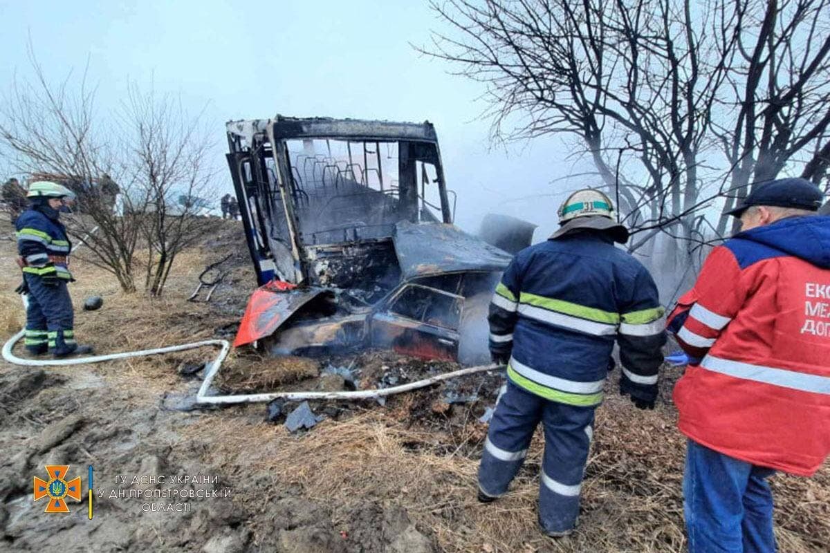 Двух пассажиров забрала "скорая" Двух пассажиров забрала "скорая"