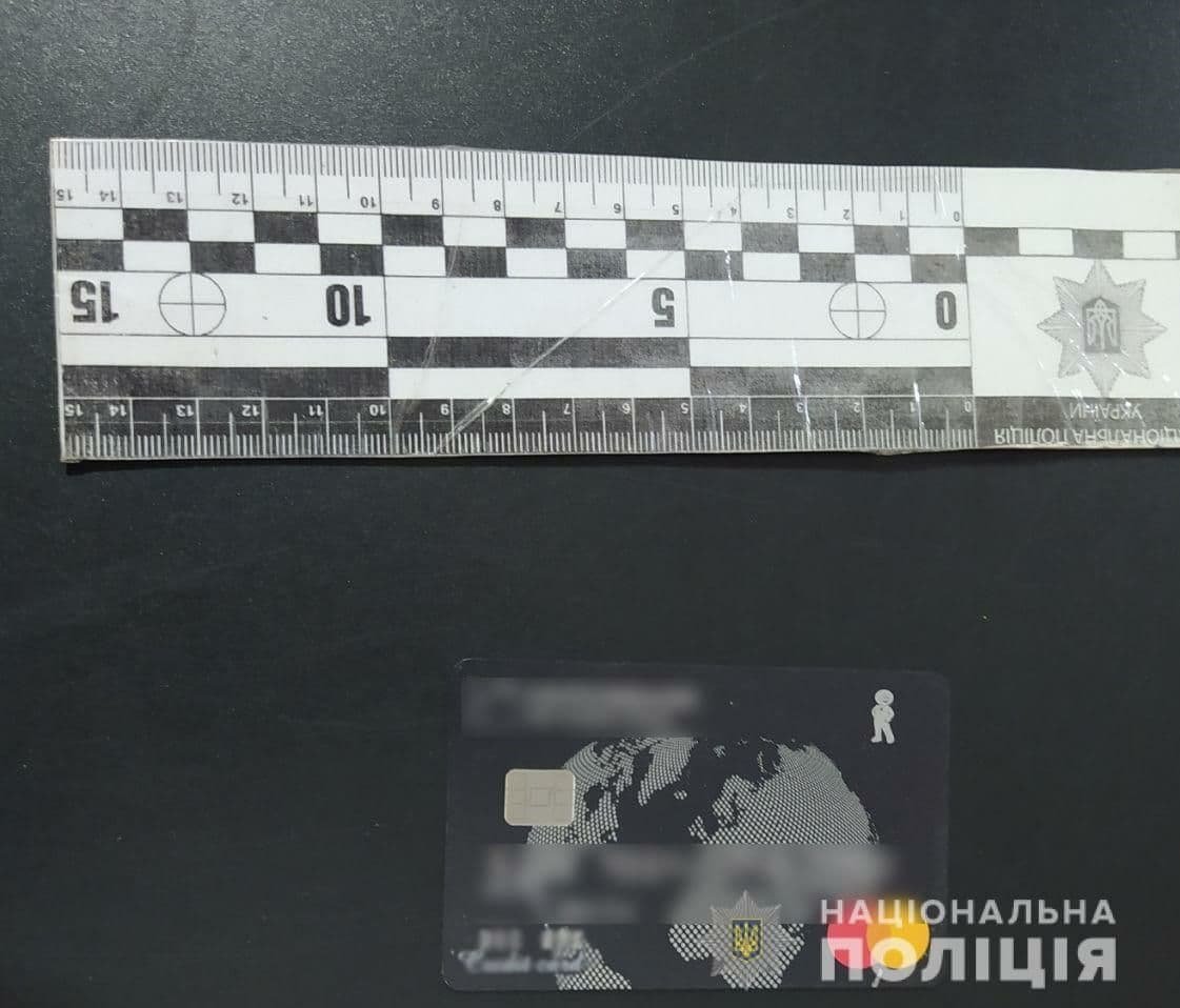 В Одессе иностранец пригласил девушку на свидание, напал на неё с ножом и ограбил 3