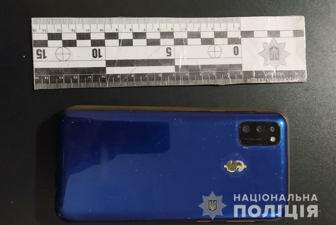 В Одессе иностранец пригласил девушку на свидание, напал на неё с ножом и ограбил 1