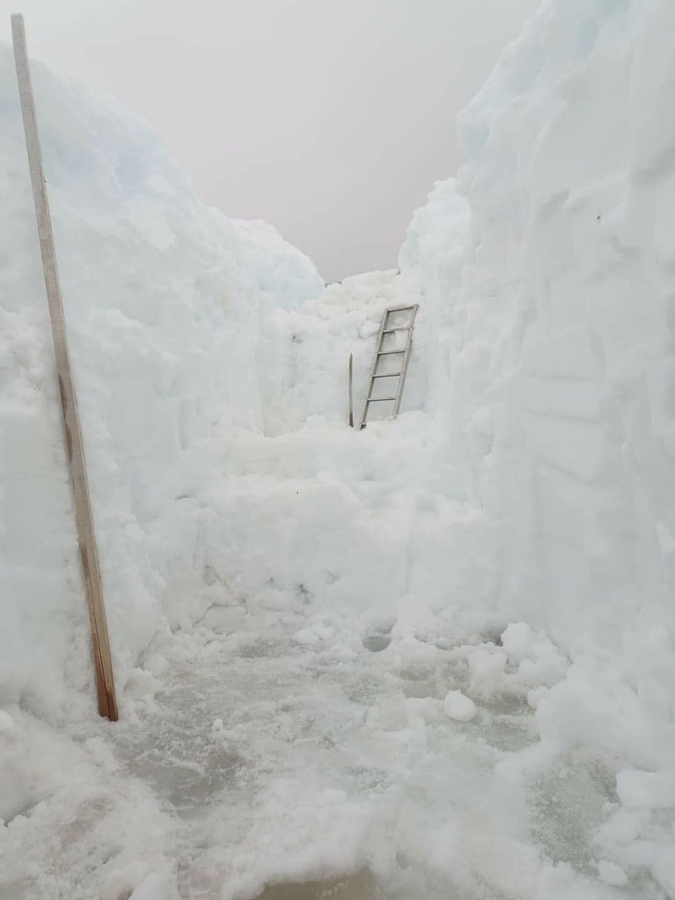 Украинские полярники откапывают станцию «Академик Вернадский» после рекордного за 20 лет снегопада 4