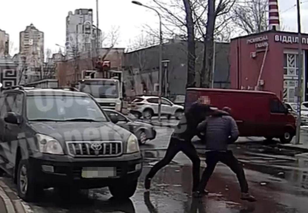 В Киеве водитель джипа избил прохожего. Его отправили в СИЗО под залог в миллион гривен 1