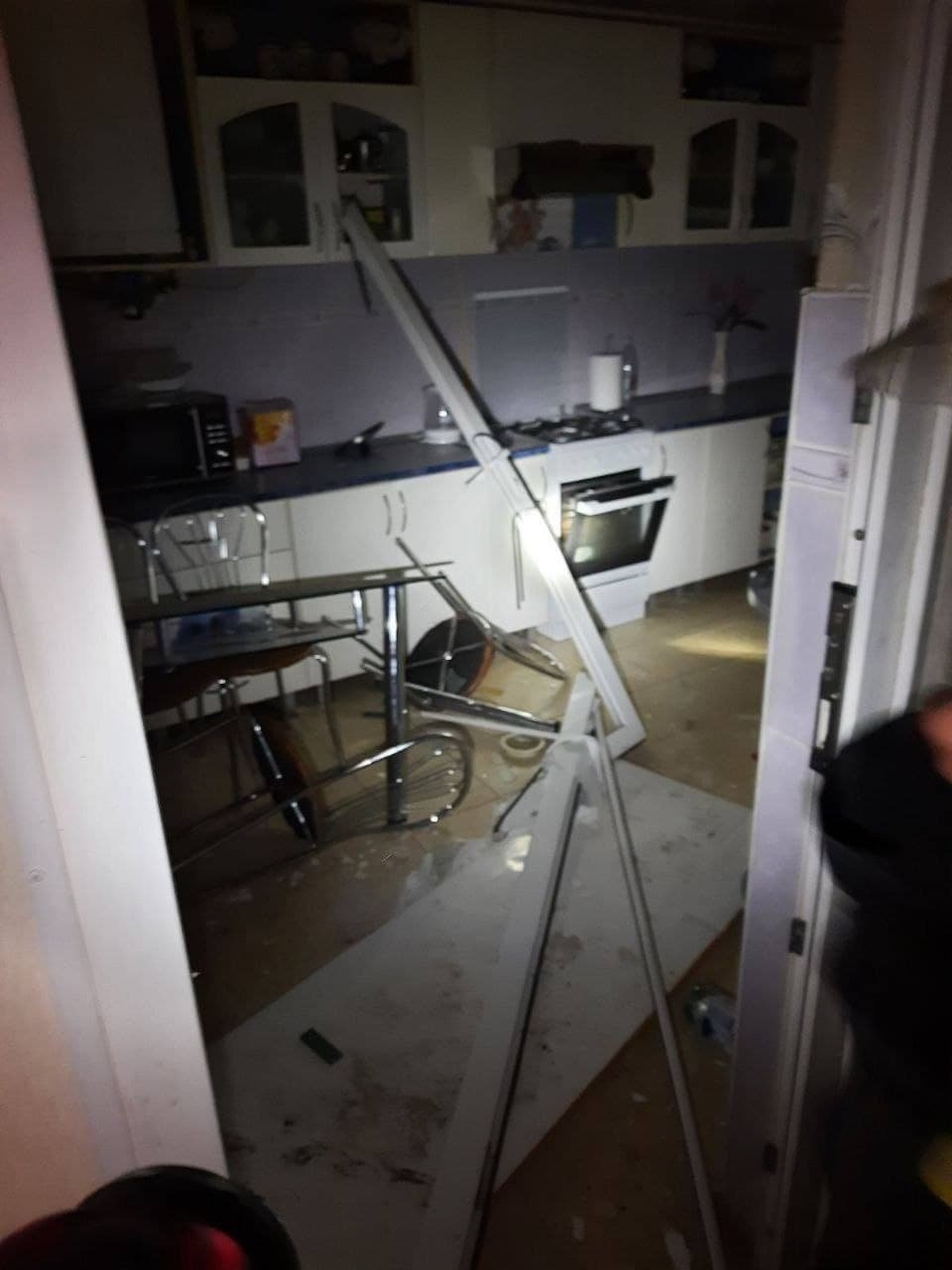 Вибух квартири у Чернівцях: постраждалого забрала швидка 1