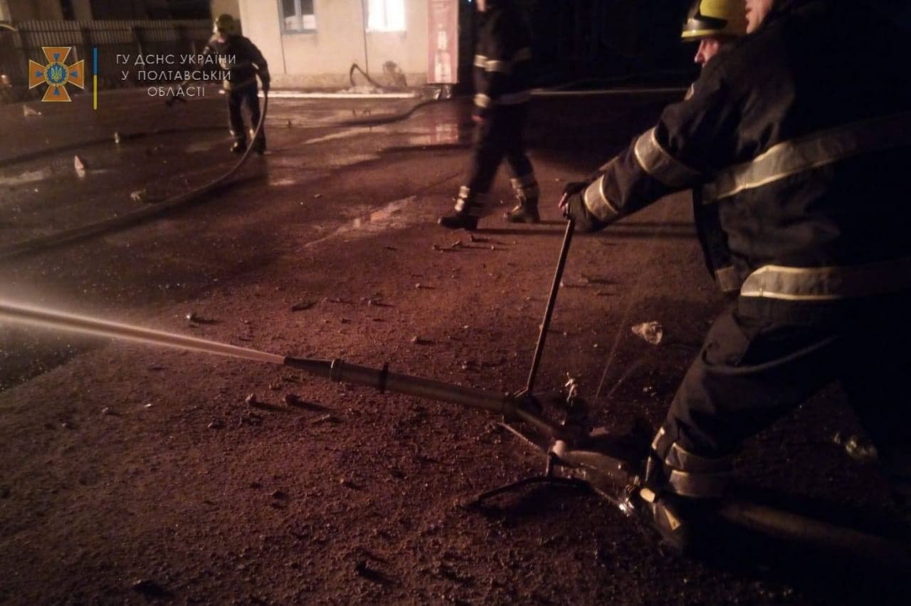 Вибух на заправці «Мотто» на Полтавщині: мікроавтобус врізався у колонку. 3