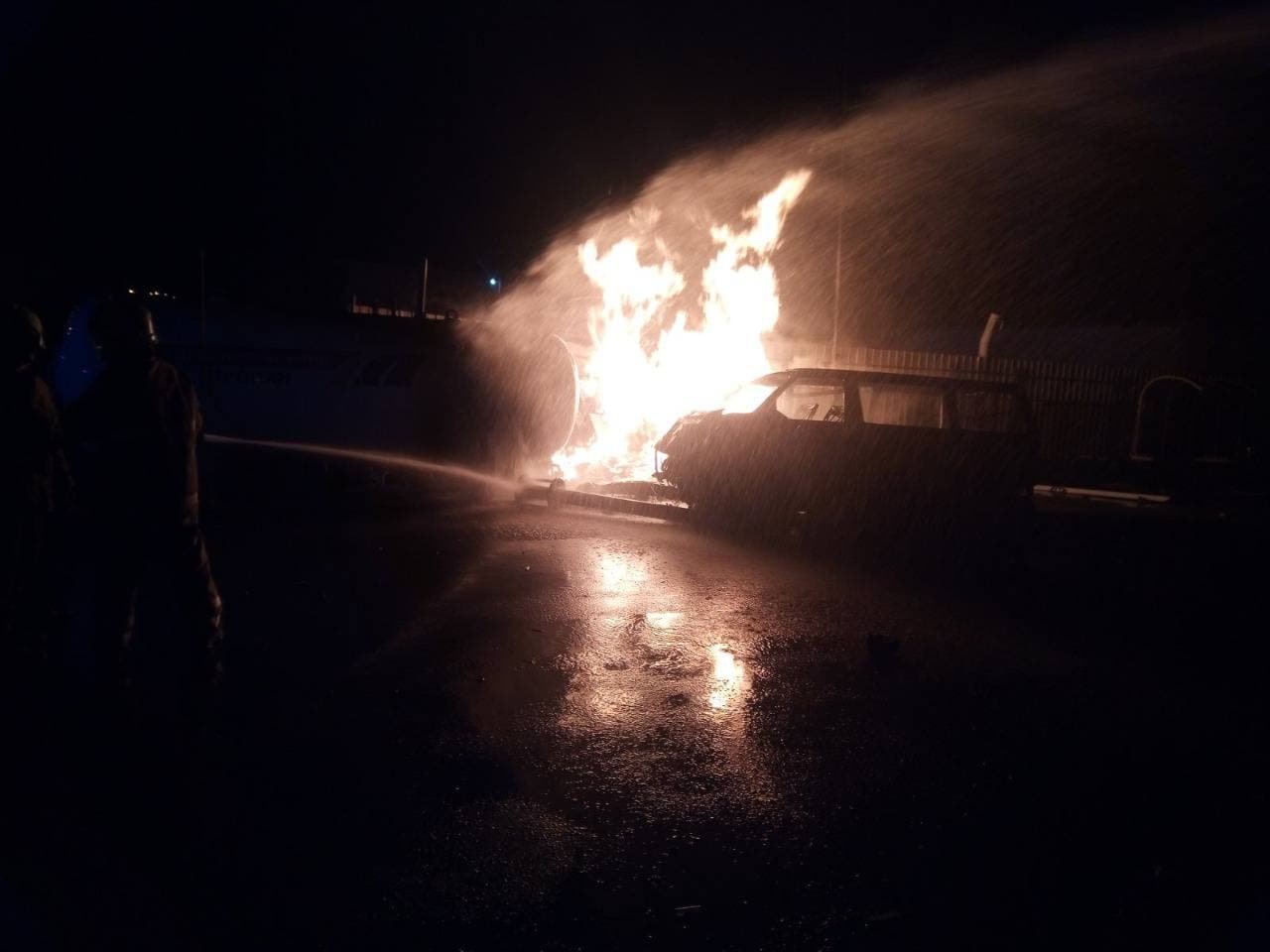Вибух на заправці «Мотто» на Полтавщині: мікроавтобус врізався у колонку. 4