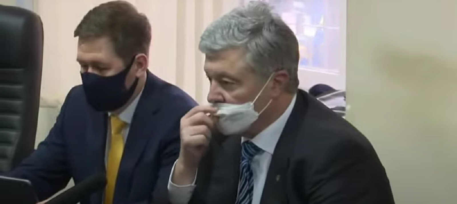 У Києві розпочався суд над Порошенком. Під будинком протестують люди 3