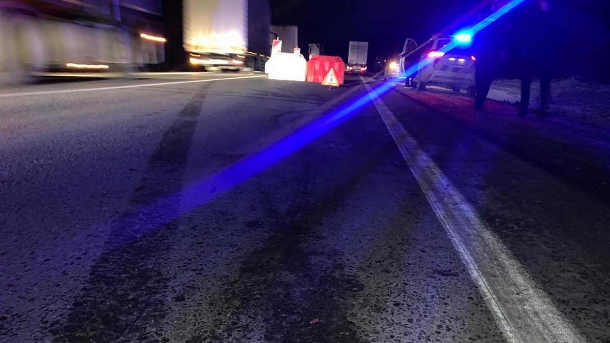 На трассе во Львовской области грузовик снёс пару подростков: парень погиб, девушка в реанимации 1