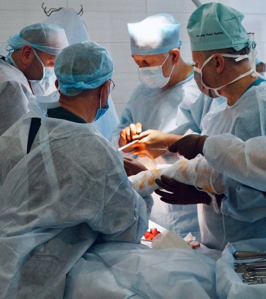 Во Львовской области мужчина 10 лет прожил на чердаке с низким потолком и разучился нормально ходить 2