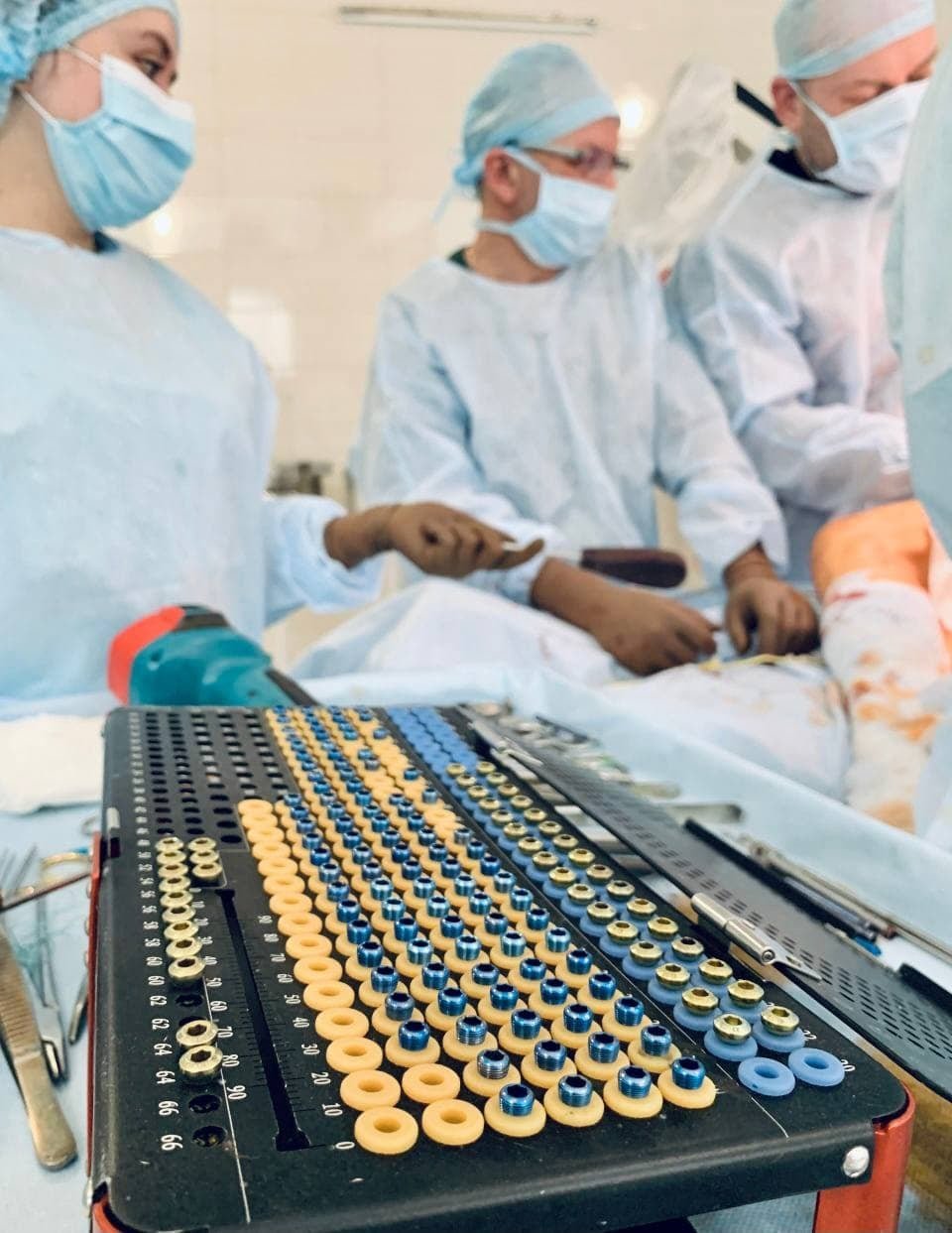 Во Львовской области мужчина 10 лет прожил на чердаке с низким потолком и разучился нормально ходить 1