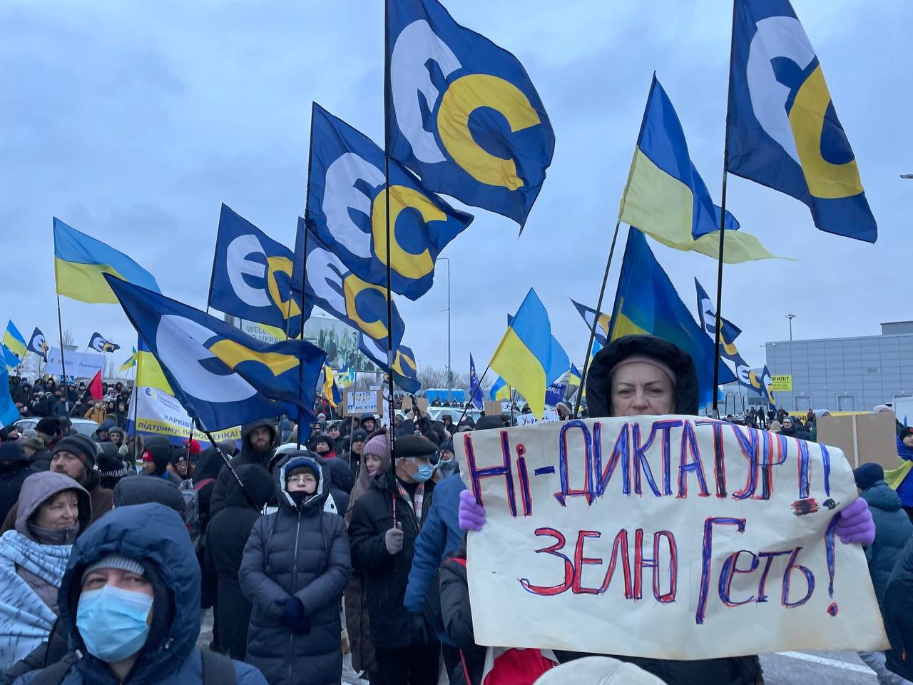 Паспортный контроль, митинги и суд: как прошёл день у Петра Порошенко 2