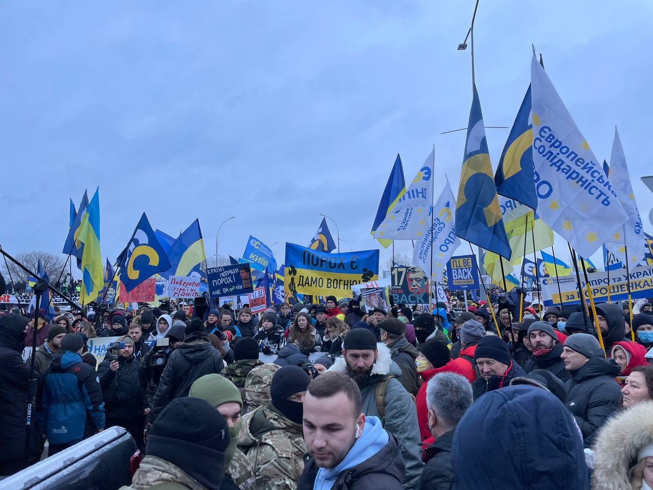 Паспортный контроль, митинги и суд: как прошёл день у Петра Порошенко 9