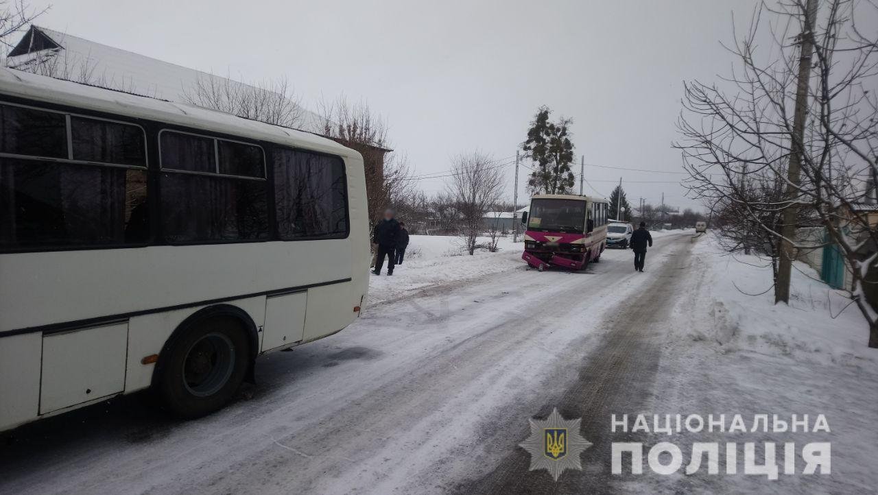 ДТП с двумя автобусами в Харьковской области: 3 человека в больнице 2