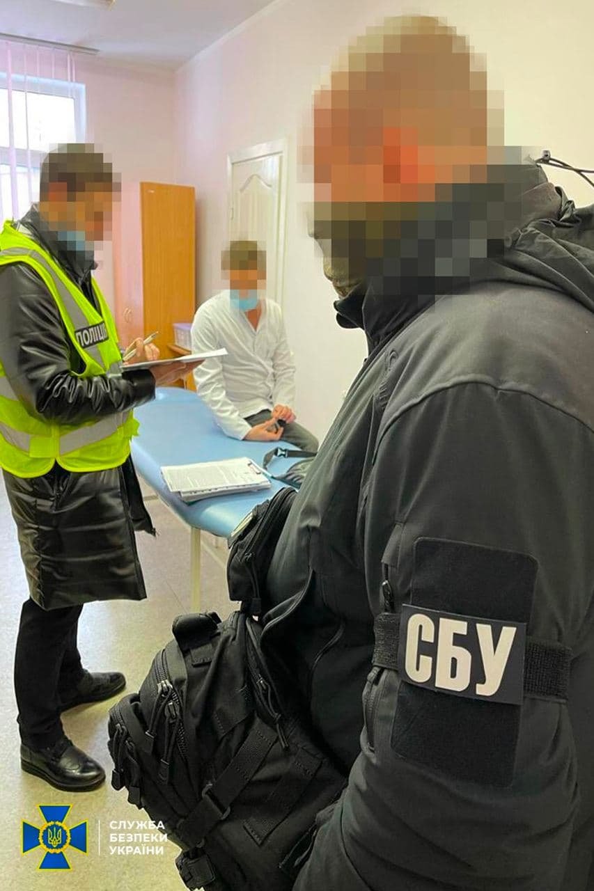 Співробітники дитячого медичного центру у Києві майже рік платили "відсотки" чиновникам: серед них - екс-заступник міністра 3
