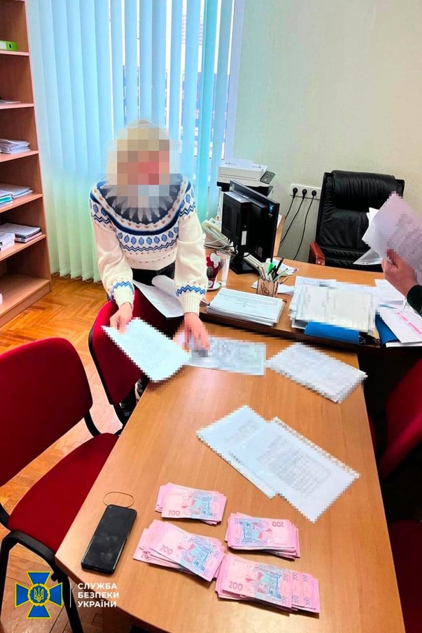 Співробітники дитячого медичного центру у Києві майже рік платили "відсотки" чиновникам: серед них - екс-заступник міністра 4