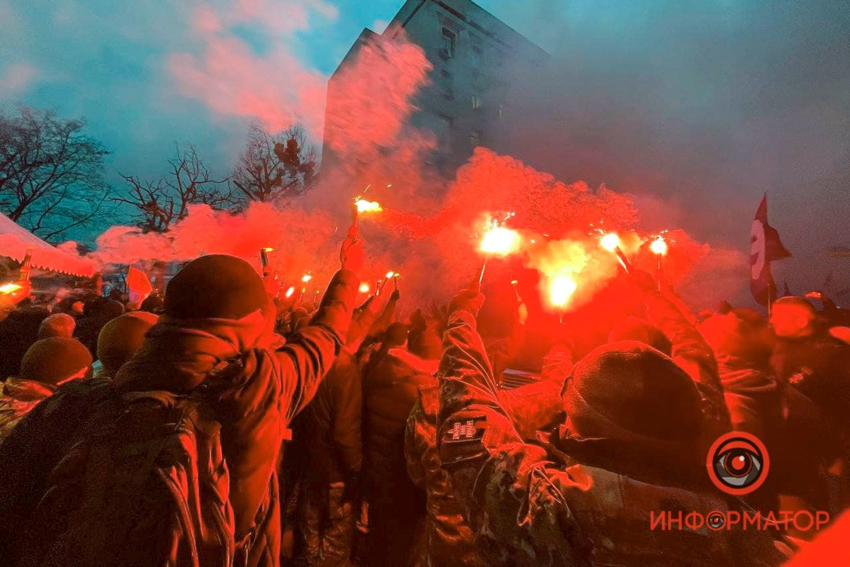 Шествие к ОП, кричалки, гимн и фаера: как закончился митинг в поддержку Порошенко и что будет дальше 6