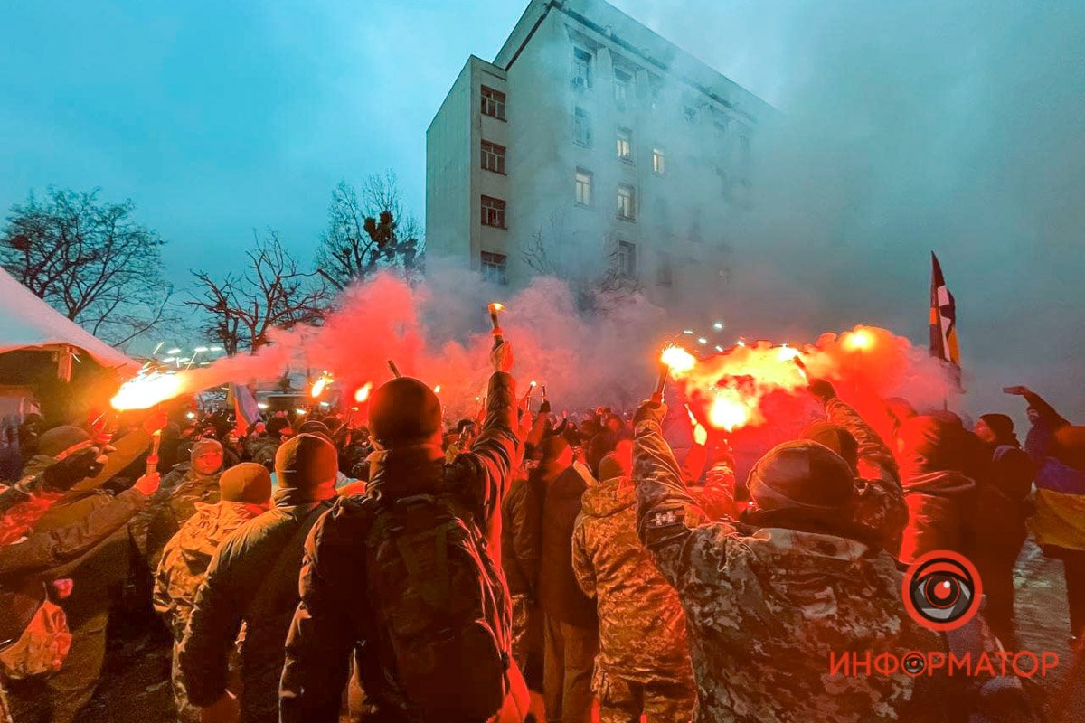 Шествие к ОП, кричалки, гимн и фаера: как закончился митинг в поддержку Порошенко и что будет дальше 5