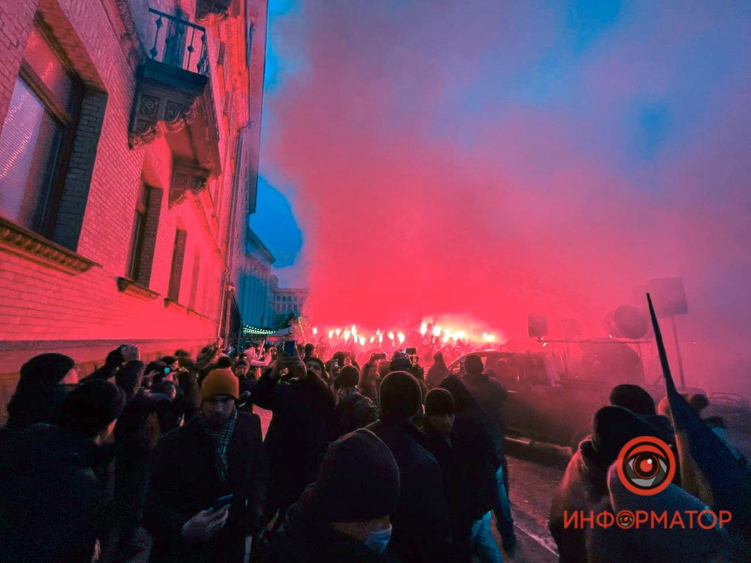 Шествие к ОП, кричалки, гимн и фаера: как закончился митинг в поддержку Порошенко и что будет дальше 2