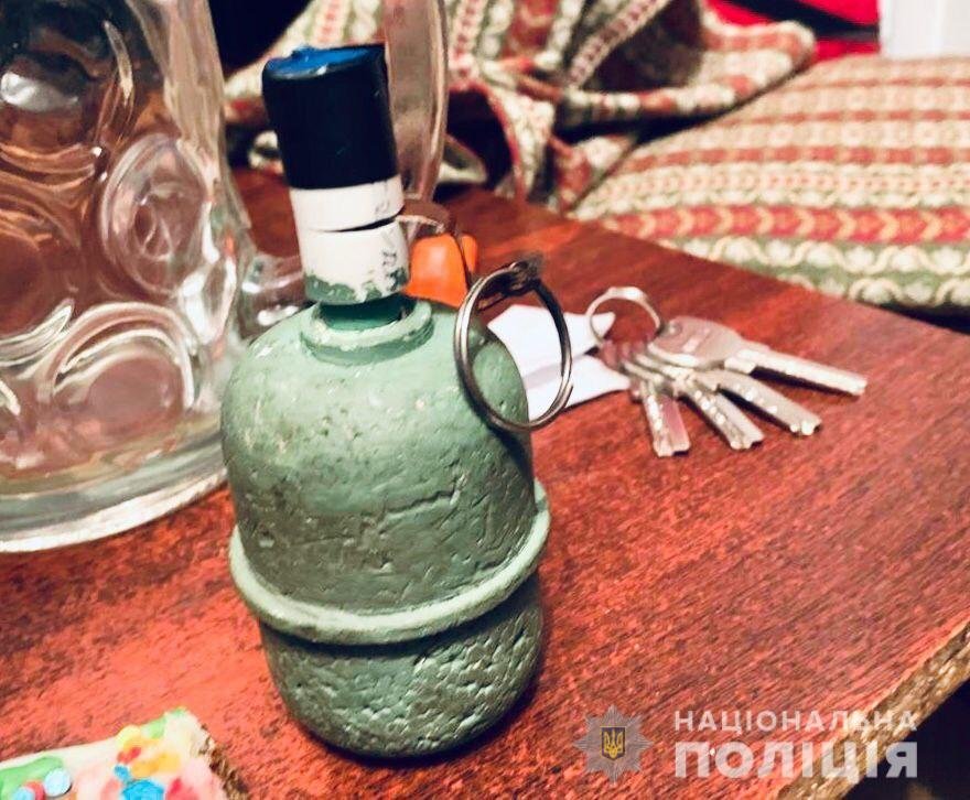 В Ивано-Франковске мужчина взял в заложники 10-летнюю дочь и угрожал взорвать квартиру: что он требовал 1