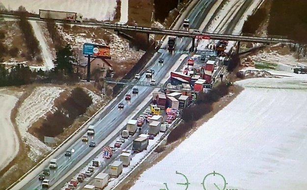 У Чехії у ДТП зіткнулися близько 40 авто. Траса заблокована, є постраждалі 1