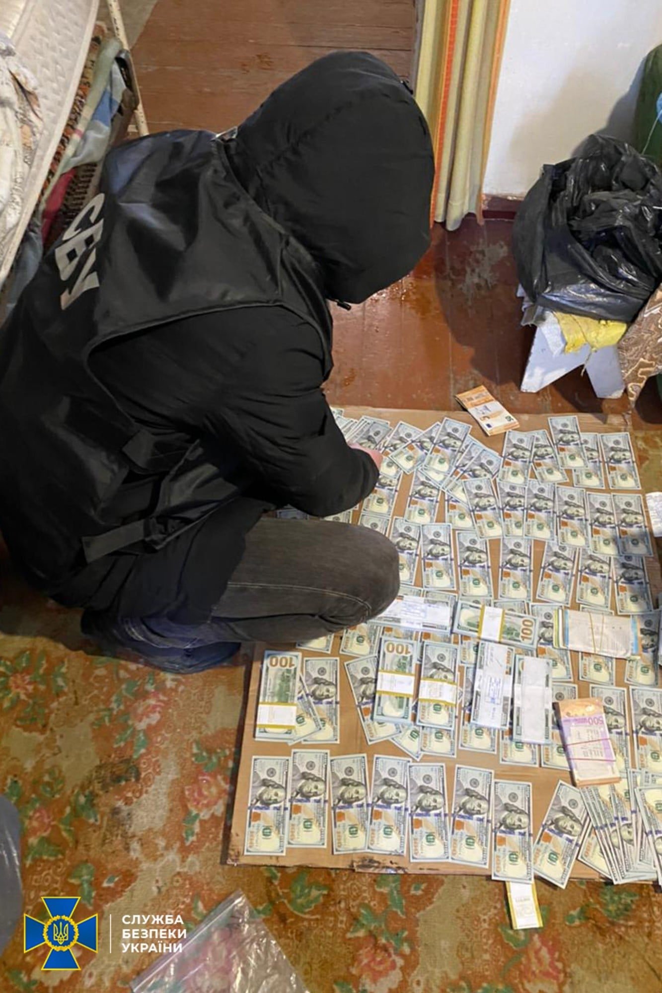 В окупованому Луганську накрили нелегальний фінансовий центр, який сплачував податки до «бюджету ЛНР» 1
