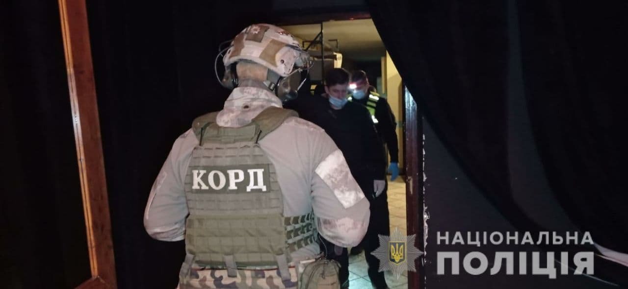 В Виннице мужчина подстрелил двух человек в ресторане и забаррикадировался в туалете: в области ввели спецоперацию «Гром» 2