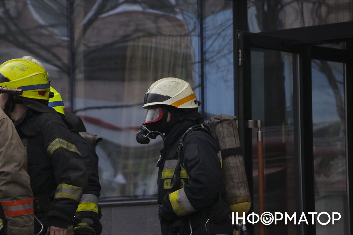 На месте работают минимум 3 бригады ГСЧС На месте работают минимум 3 бригады ГСЧС