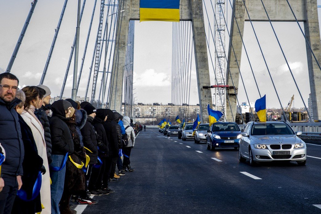 Не прошло и 17 лет: в Запорожье открыли часть самого большого вантового моста в Украине 4
