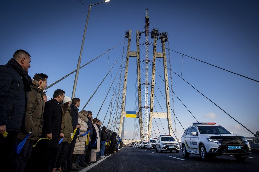 Не прошло и 17 лет: в Запорожье открыли часть самого большого вантового моста в Украине 5