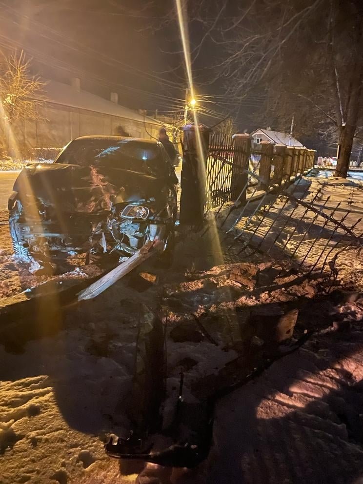 У Львівській області 20-річний хлопець на Opel збив сім'ю на тротуарі: двоє дорослих та діти у лікарні 1