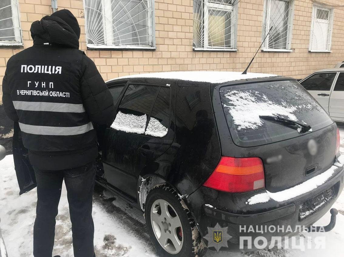 Підстрелили, зв'язали та кинули у багажник: на Чернігівщині двоє чоловіків напали на фермера та пограбували його 7