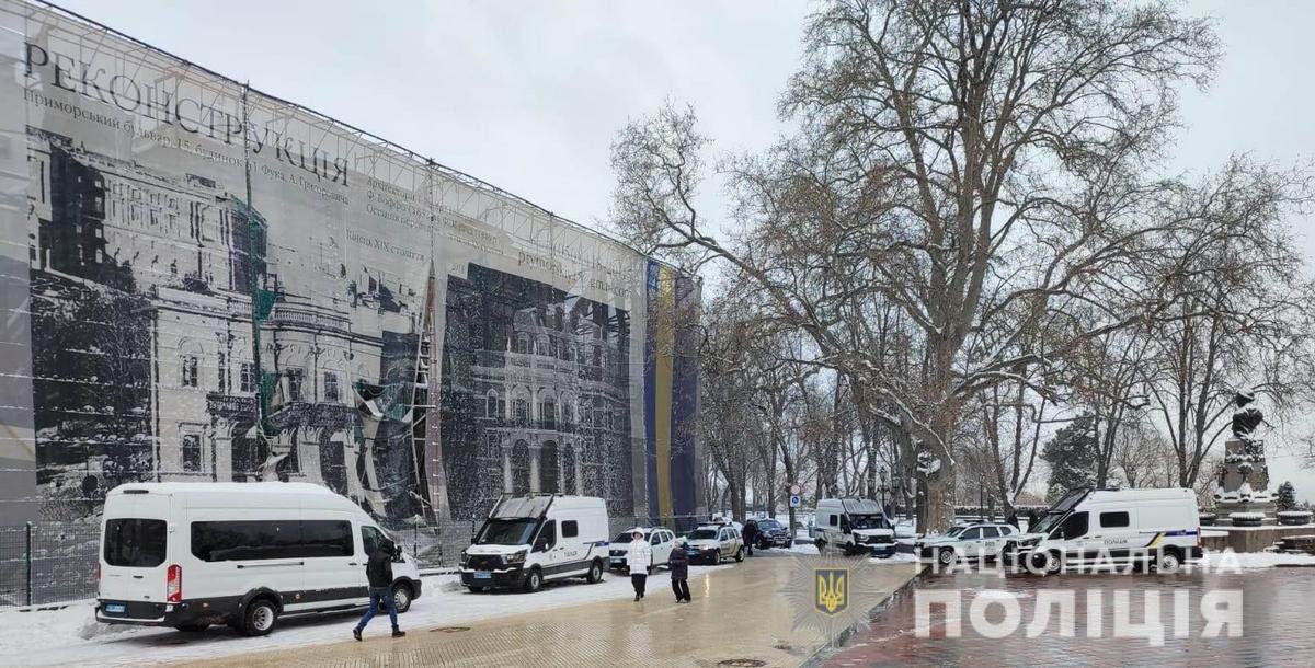 Бегал по столам, ломал мебель и подрался с «муниципалами»: как нардеп Дмитрук сорвал заседание земельной комиссии в Одессе и попал под статью 1