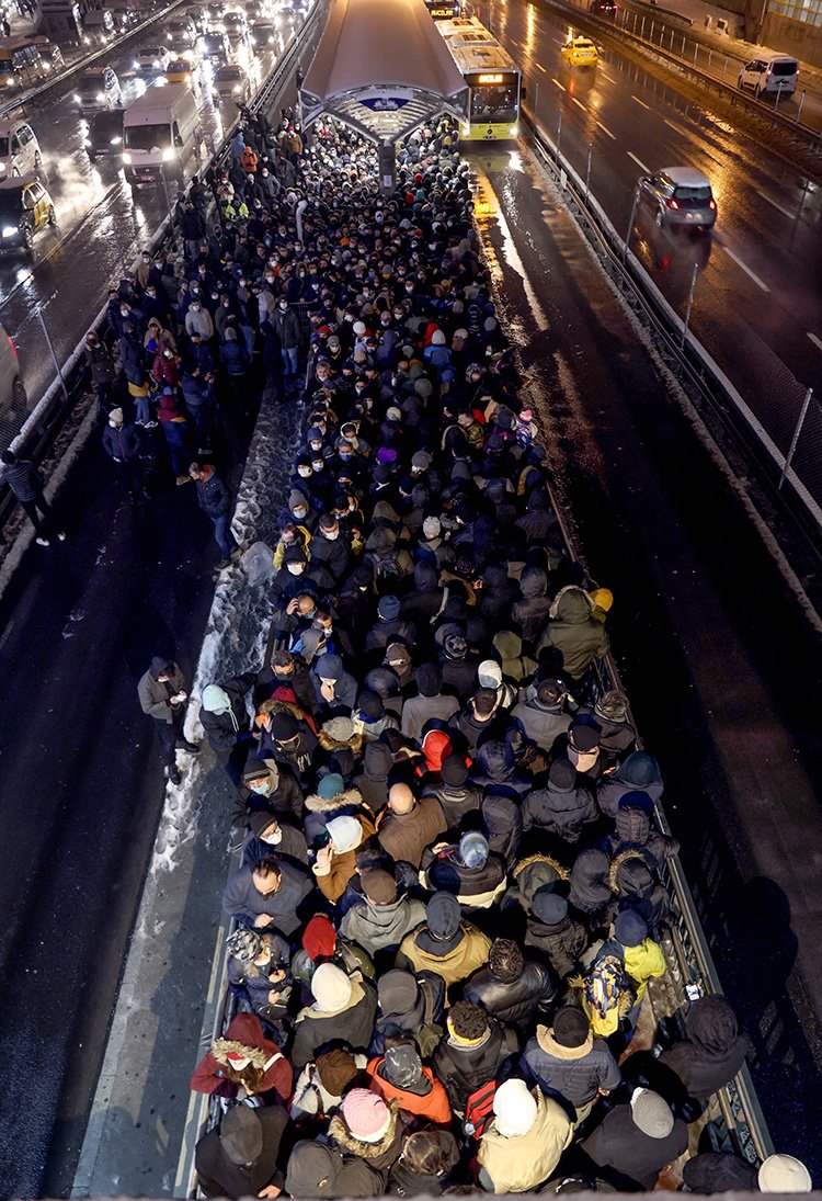 Стамбул парализован из-за сильных снегопадов: украинцы не могут вернуться домой 1