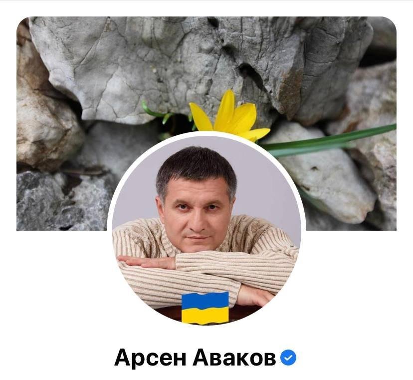 Facebook «завалили» цветами флага Украины: кто присоединился к патриотическому флешмобу 14