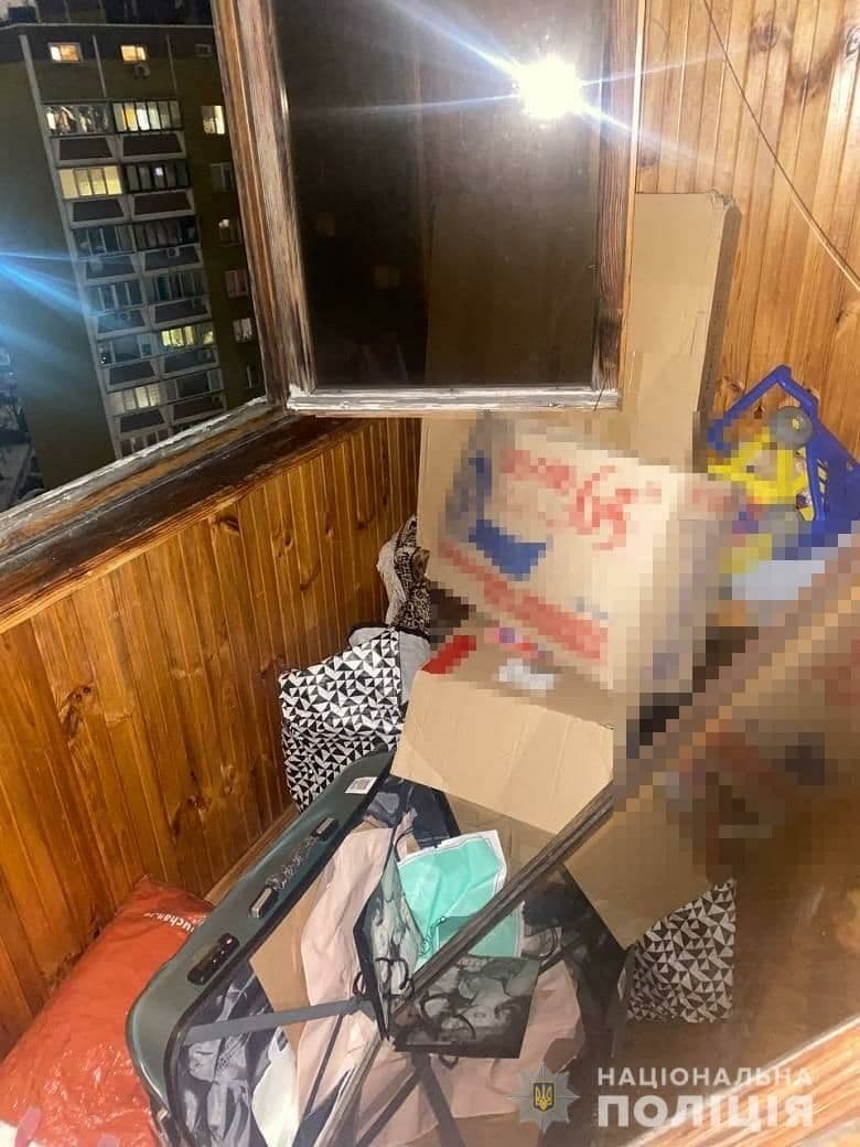 В Киеве женщина с 3-летним сыном на руках хотела прыгнуть с 12 этажа: подробности 3