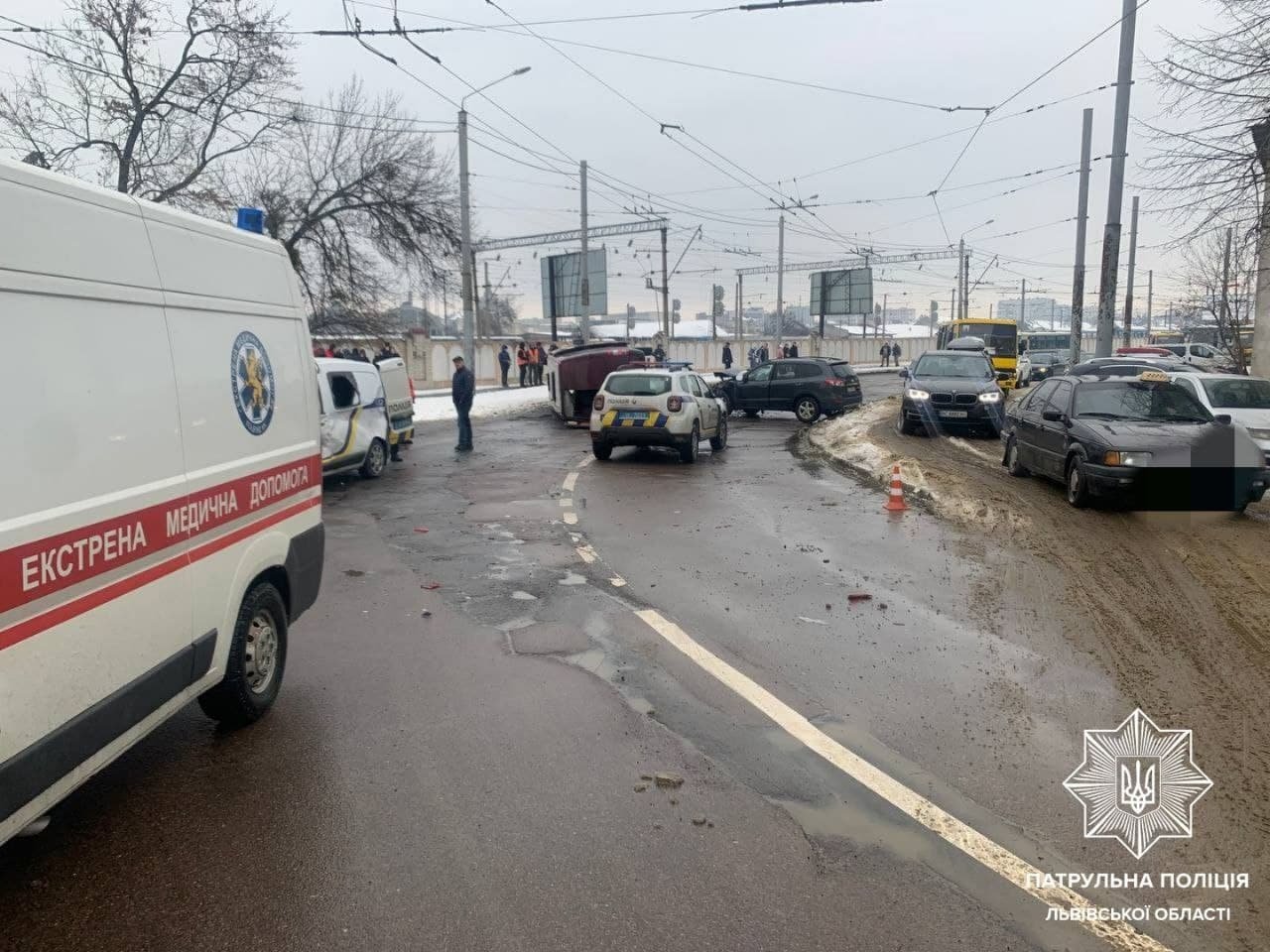 Масштабное ДТП во Львове с участием полиции: 7 человек в больнице 2