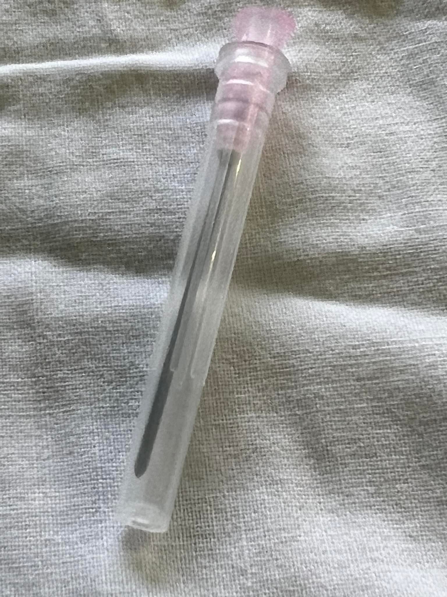 Во Львове женщина, которая любила «щёлкать» пальцами, оказалась на операционном столе 2