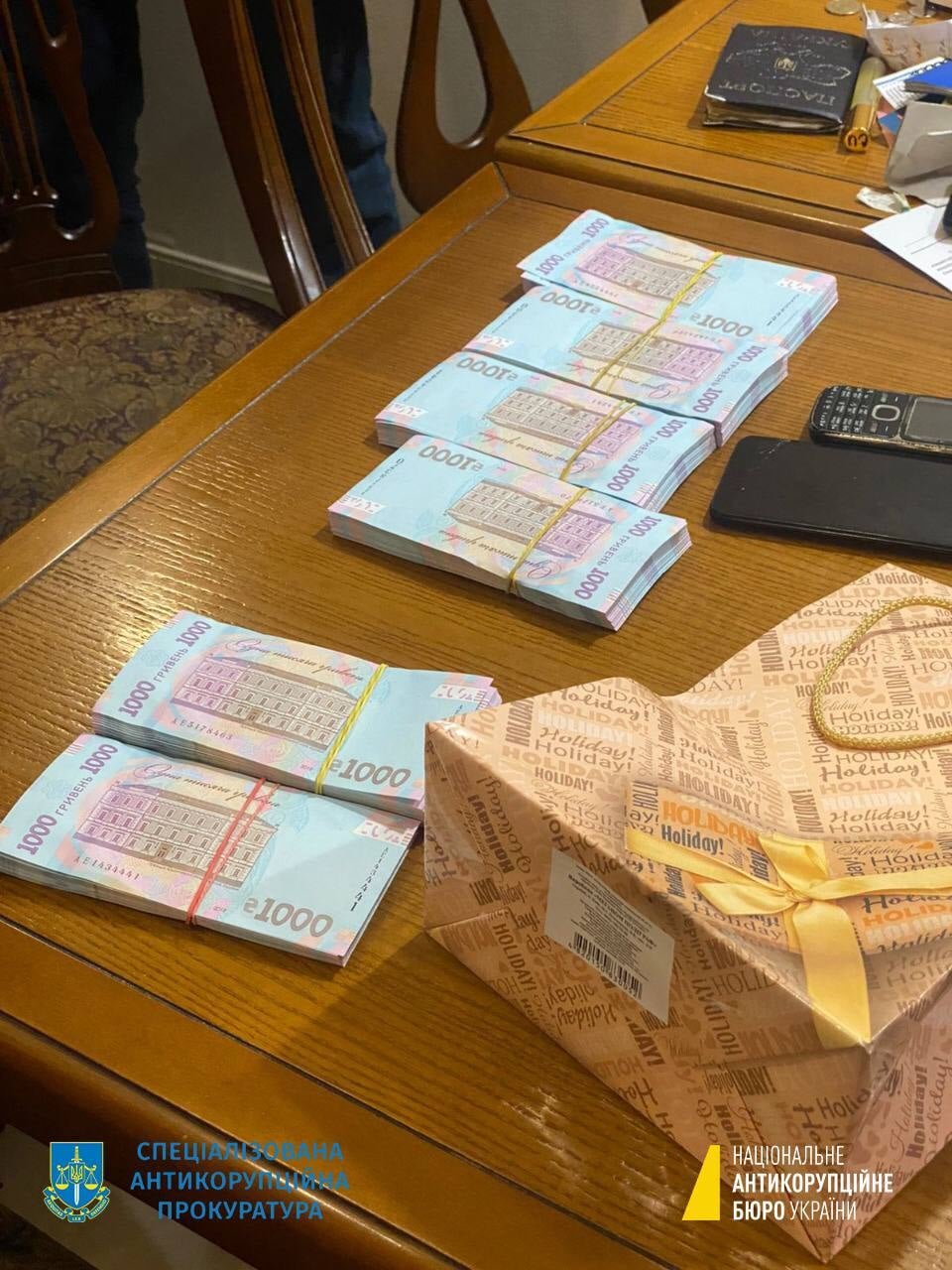 Нардеп «Слуги народа» Кузьминых, которого поймали на взятке в полмиллиона, не приходит на допросы в НАБУ 1