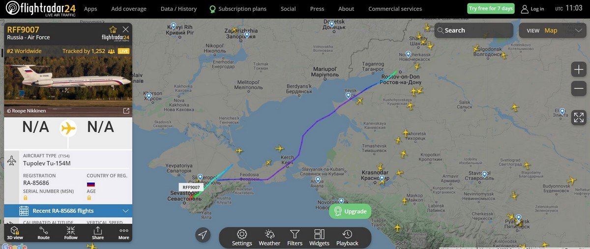Над Крымом заметили два военно-транспортных самолёта РФ: они приземлились на военном аэродроме под Севастополем 2