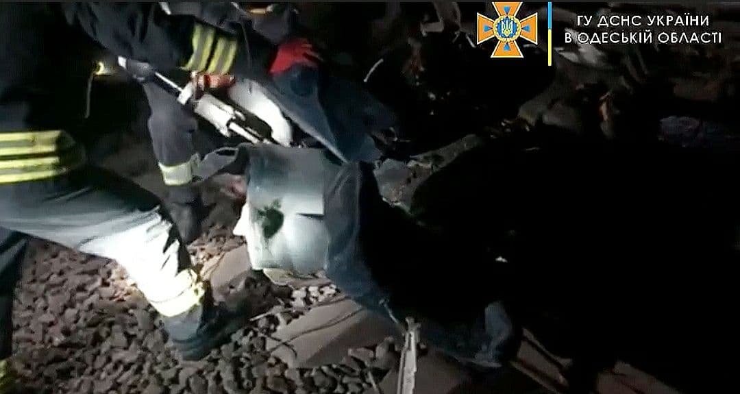 На Одещині Opel врізався в поїзд: від авто залишилася купа металу, водій загинув 1