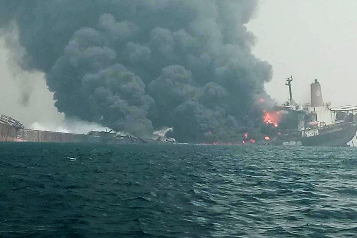 Возле берега в Нигерии взорвался танкер с нефтью: подробности, фото и видео с места 1