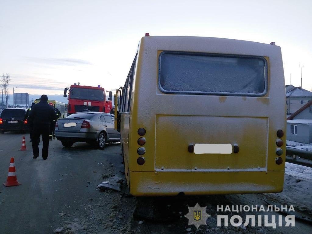 ДТП с автобусом во Львовской области: погиб водитель, 6 человек в больнице 1