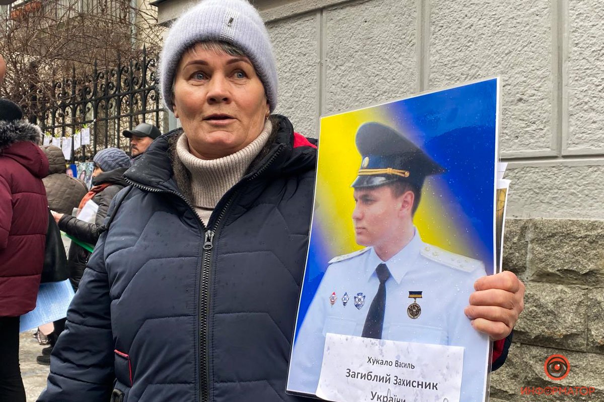 Смерті в армії: у Києві під Офісом Президента мітингували родичі загиблих солдатів 6