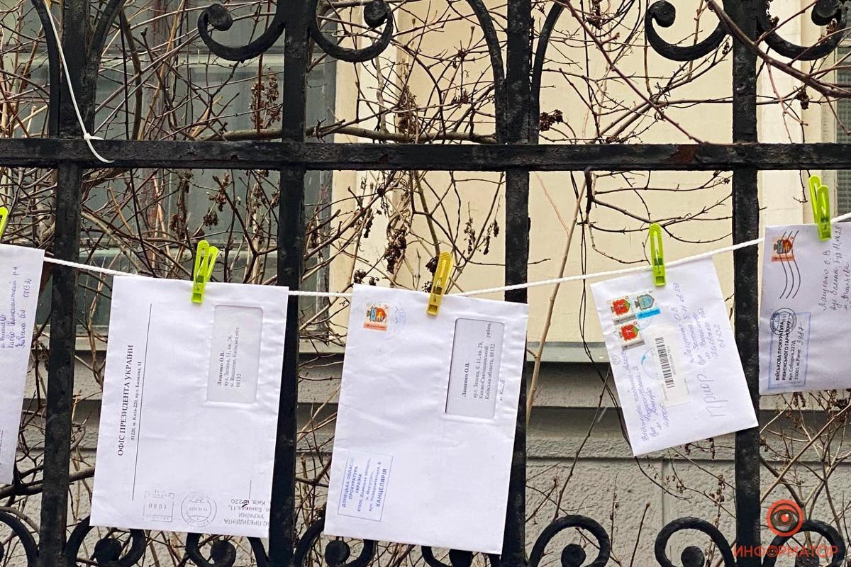 Смерті в армії: у Києві під Офісом Президента мітингували родичі загиблих солдатів 8