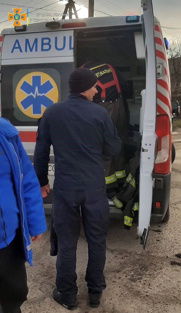 На Херсонщині діти провалилися під кригу: 7-річний хлопчик у реанімації 3
