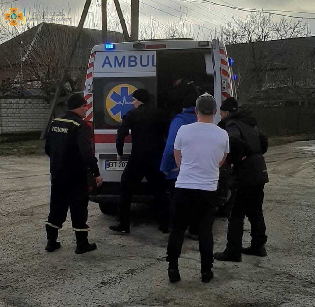 На Херсонщині діти провалилися під кригу: 7-річний хлопчик у реанімації 1