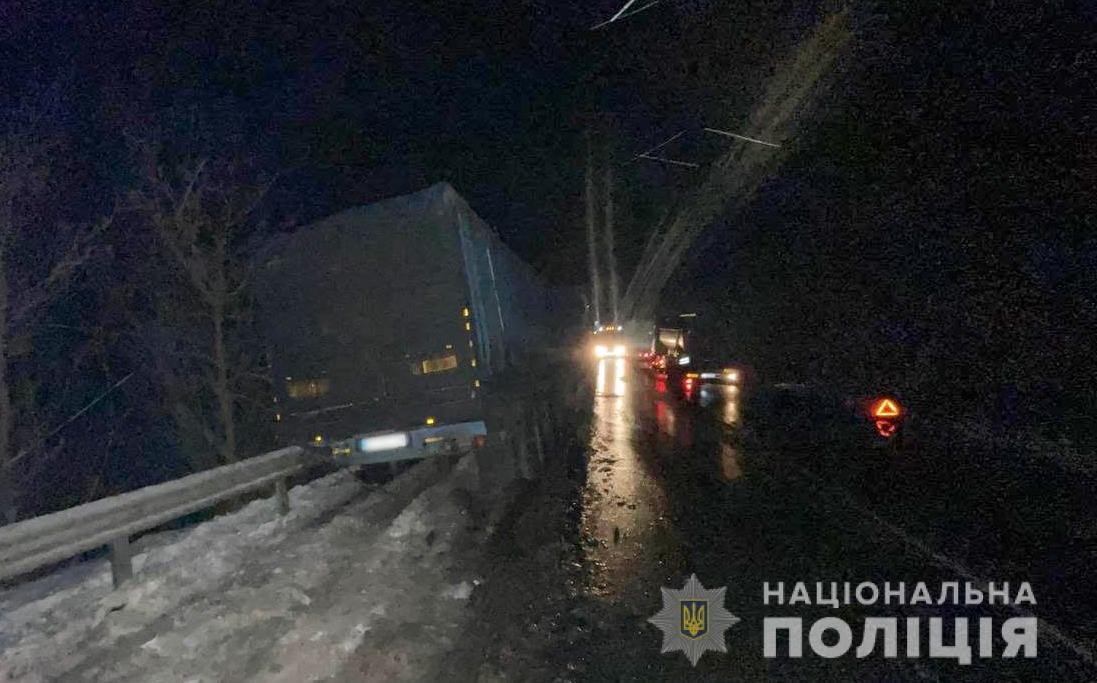 В Полтавской области перевернулся микроавтобус с пассажирами: в больнице 11 человек 3