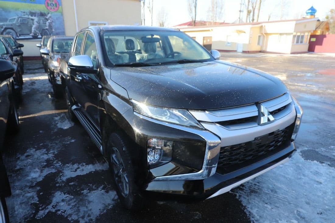 США передали украинским пограничникам 40 внедорожников Mitsubishi 1