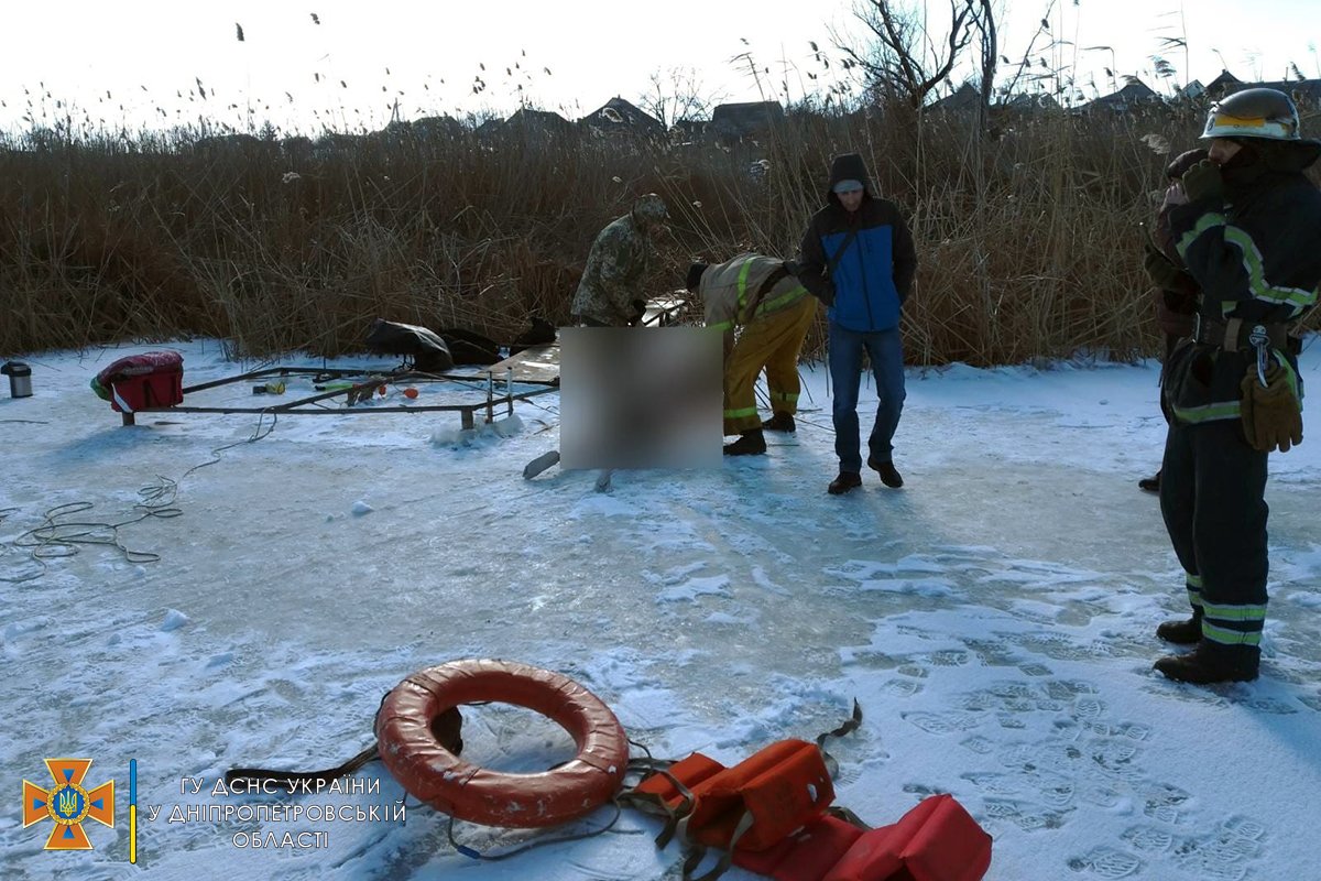 В Днепропетровской области мужчина ради видео прыгнул в прорубь, но не смог вынырнуть 4