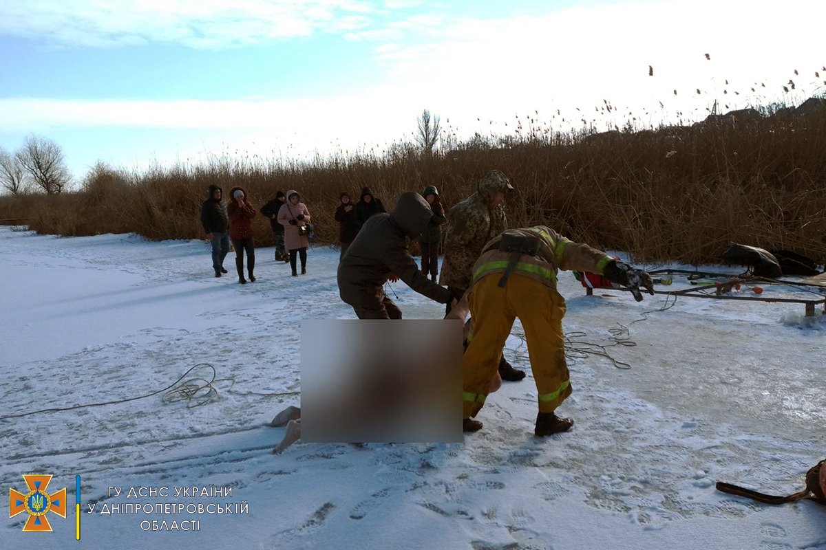В Днепропетровской области мужчина ради видео прыгнул в прорубь, но не смог вынырнуть 5